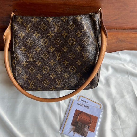 Authentic Louis Vuitton Looping MM - FL0092 - Picture 1 of 16